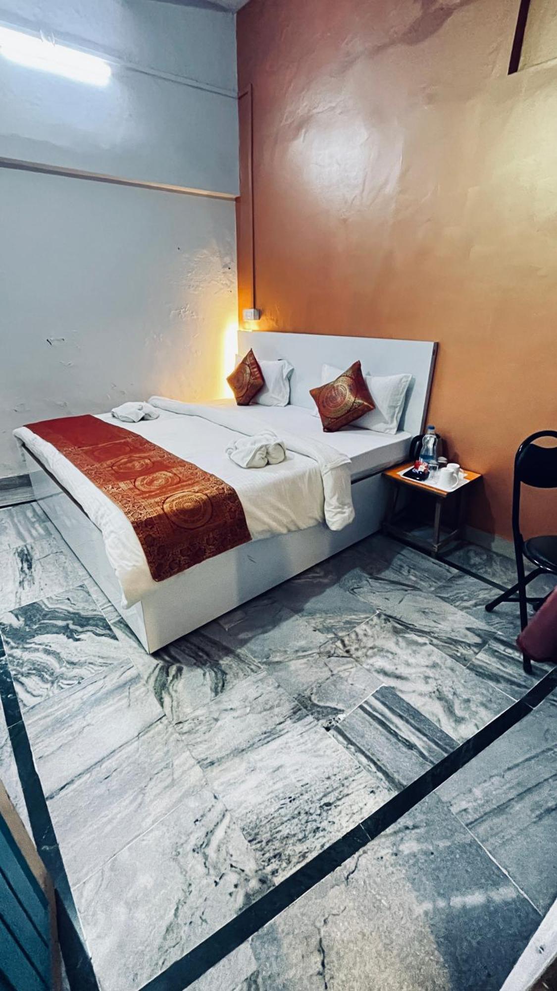 瓦拉纳西 Vibe N Joy酒店 外观 照片