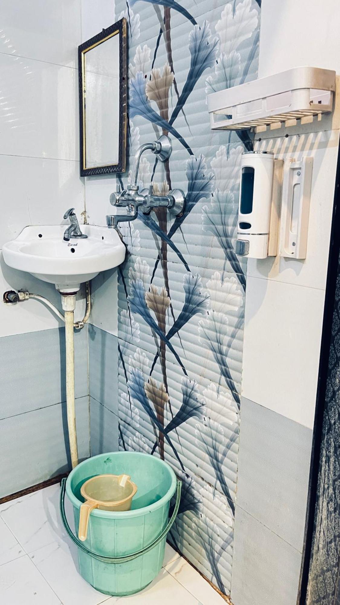 瓦拉纳西 Vibe N Joy酒店 外观 照片